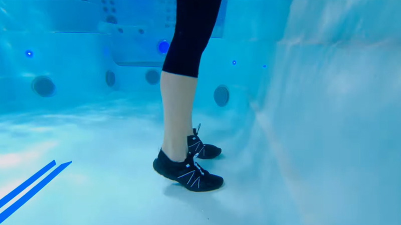 Heel Raises exercise under water men
