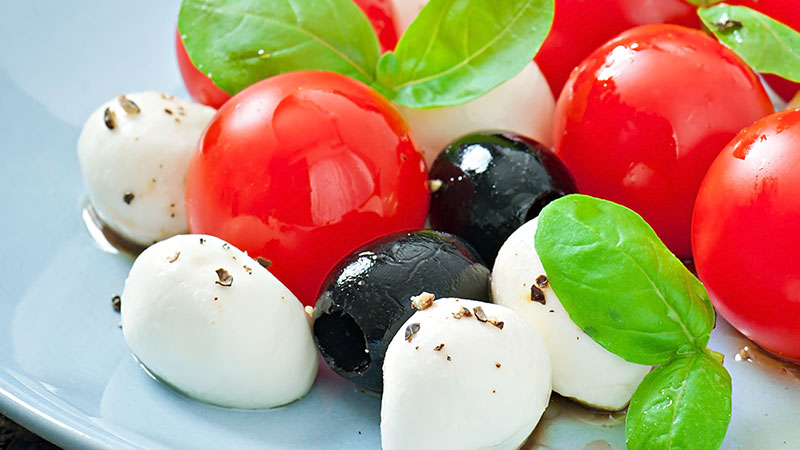 Cherry Tomatoes with Mozzarella