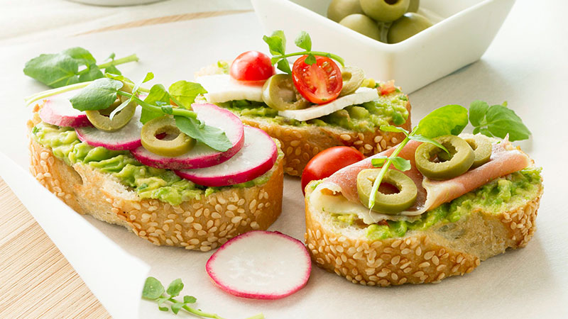 Turkey and Avocado Bagel Sandwich